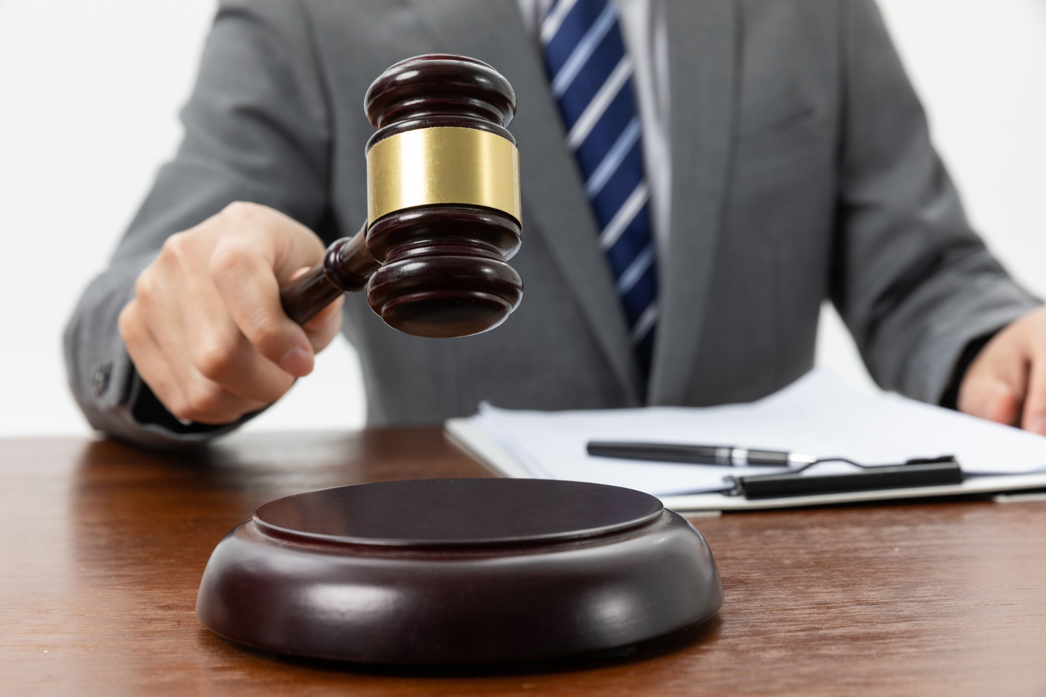 Judge holding a gabel on the table