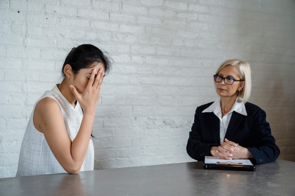 A woman sharing her problems with the psychologist

