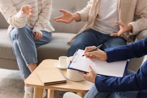 Forensic psychologist evaluating couple for custody