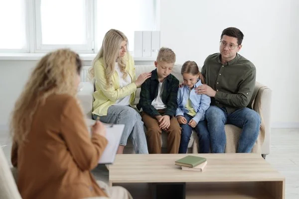 Family therapy session facilitated by a licensed psychologist.